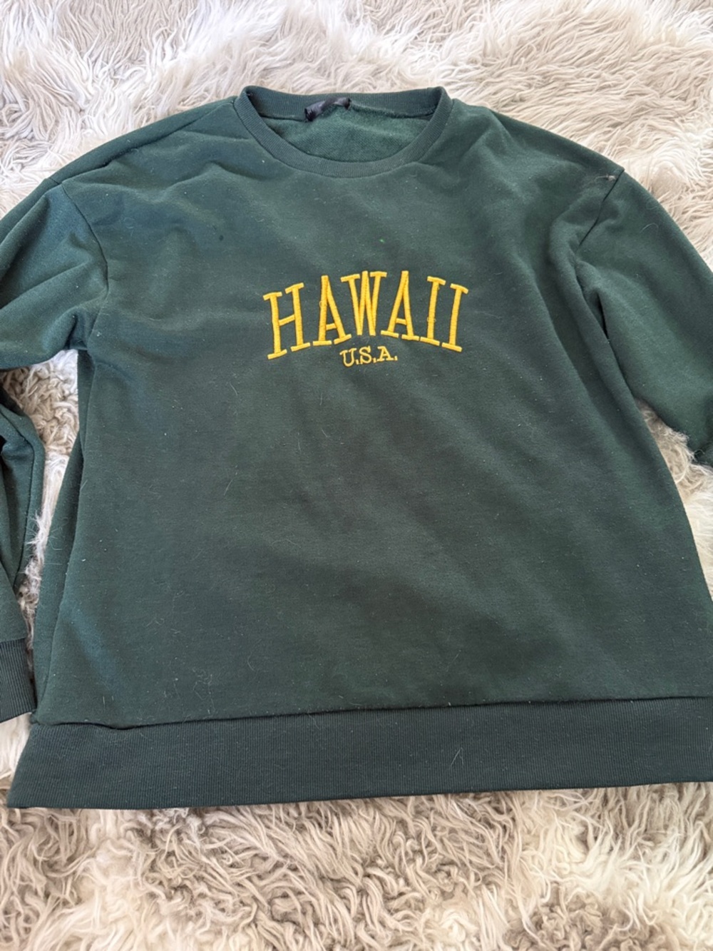 SHEIN Dark Green Crewneck Sweatshirt with Yellow 'HAWAII U.S.A.' Embroidery